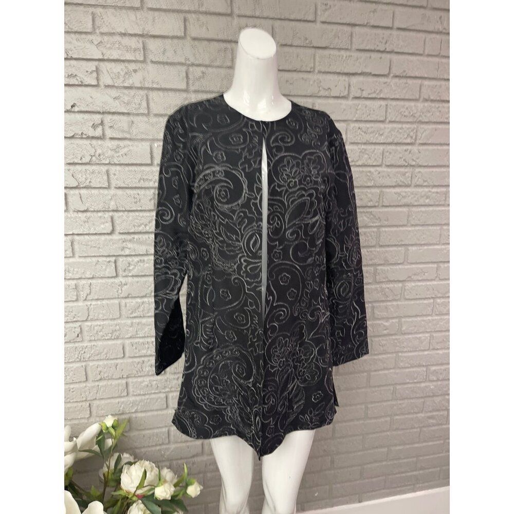 Chico’s Women Sophisticated Black / Silver Silk Jacket Size 1 (8/10)